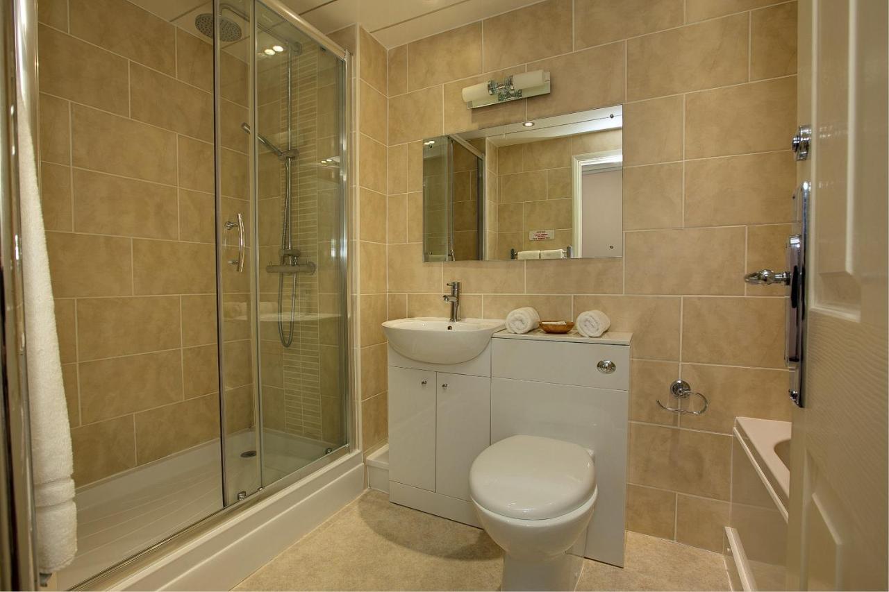 Large Family Room,1330390508:JPEG