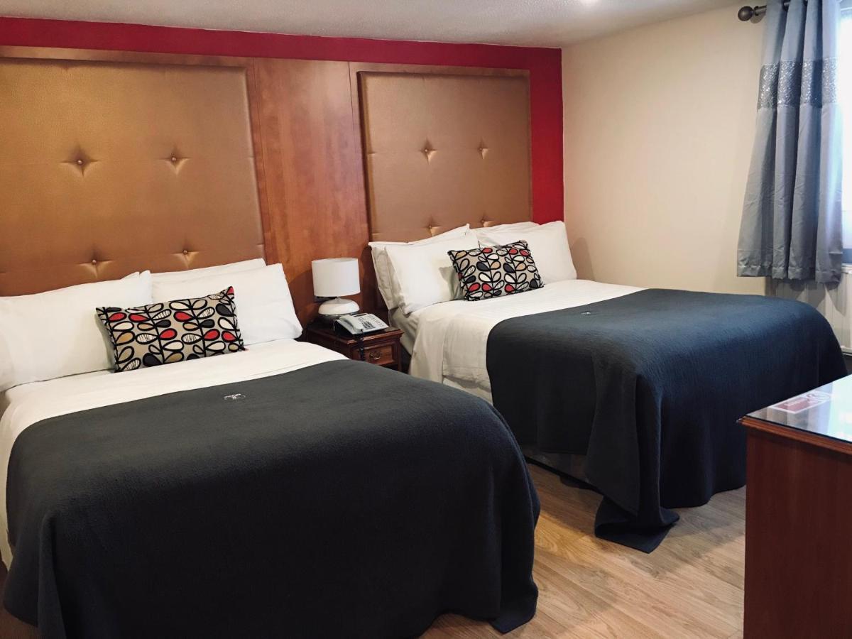 Family Room (2 Adults + 1 Child)