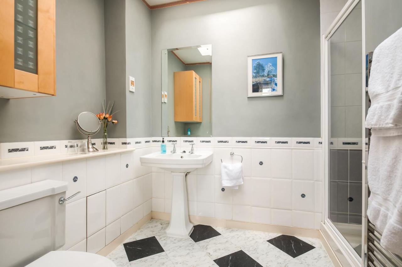 Twin Room with Shower