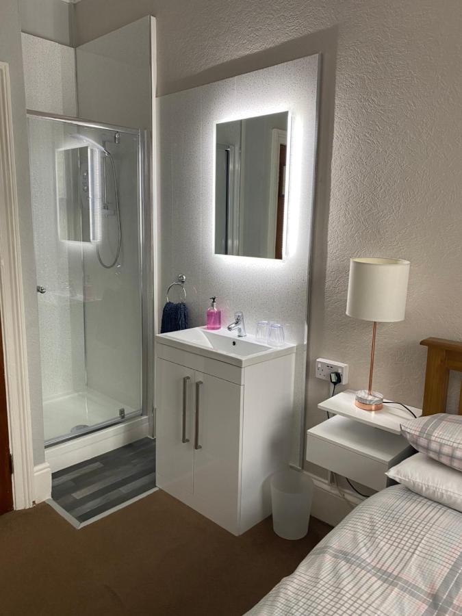 Double Room with Private External Bathroom