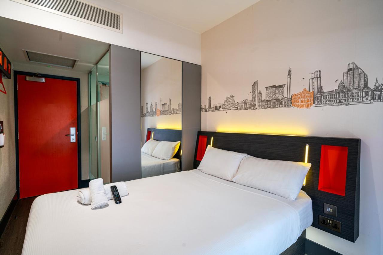Double Room Window,1765949331:JPEG