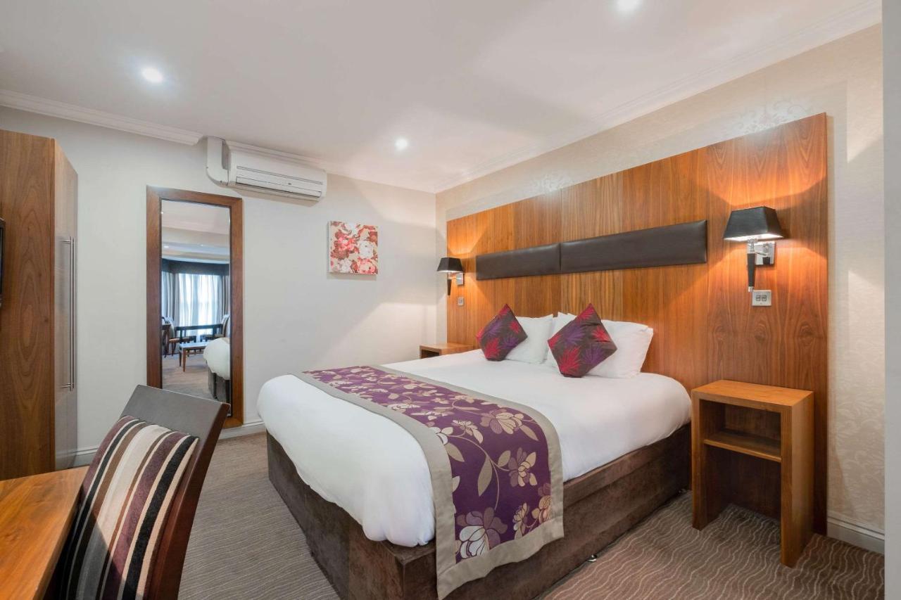 1 King Bed, Mobility Accessible Room, Bathtub w/ Grab Bars, Non-Smoking,1597546896:JPEG