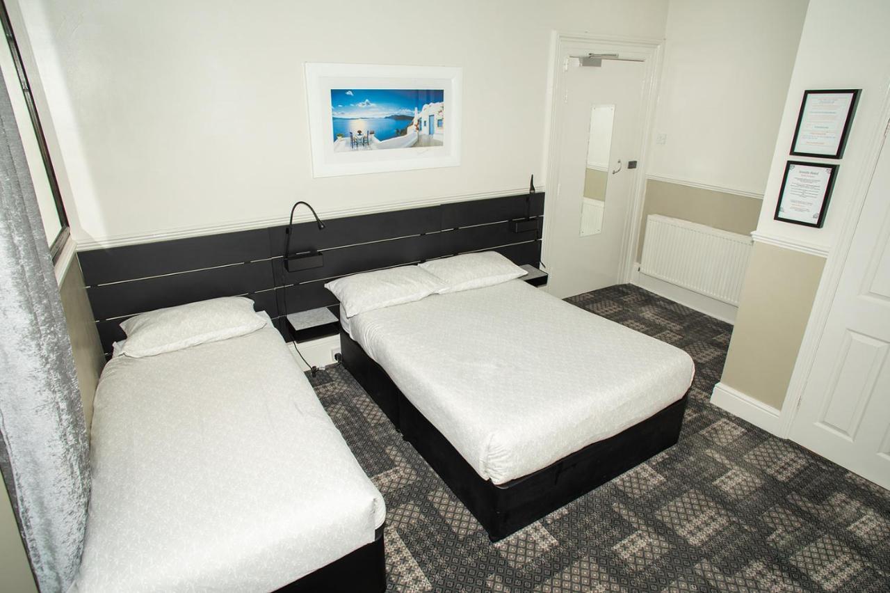 Family Room - En Suite,1037886664:JPEG