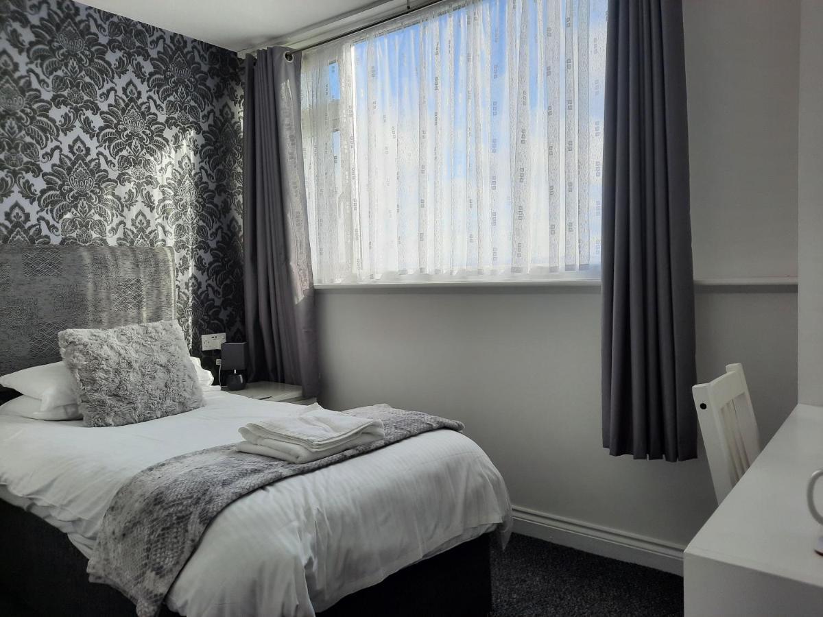 Single Room with Private Bathroom