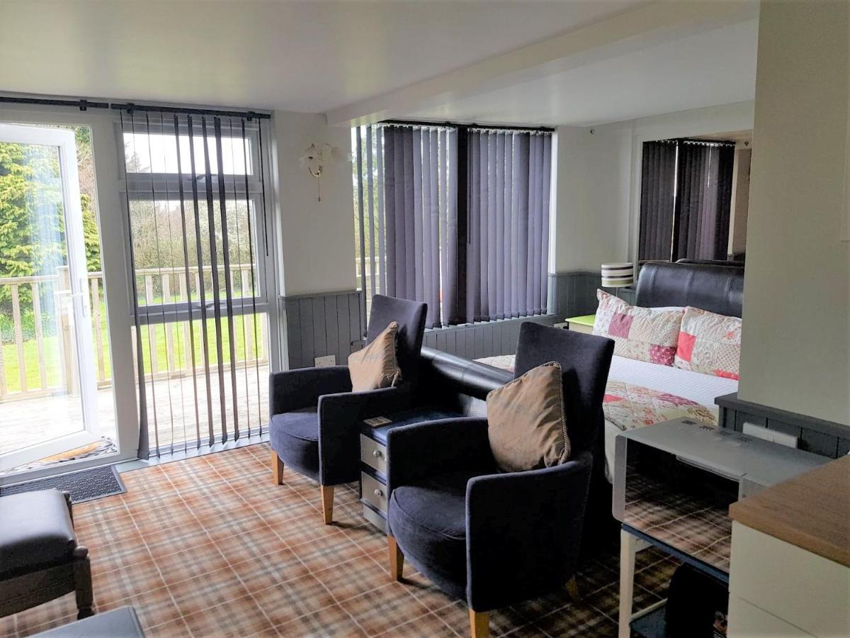 Deluxe Double Room with Shower