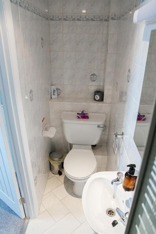 Double Room with Private Bathroom,1111610217:JPEG