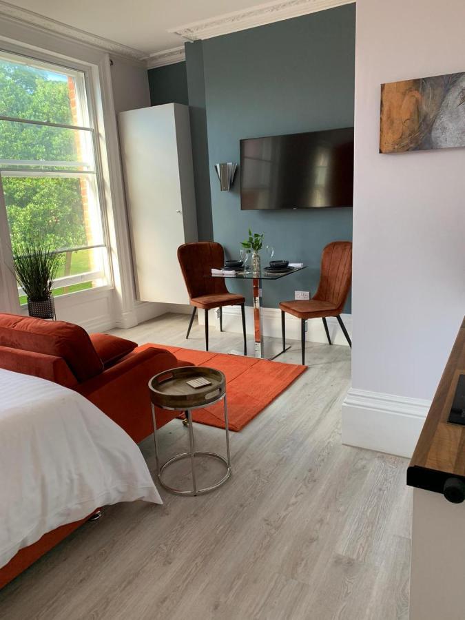 Apartment with Garden View