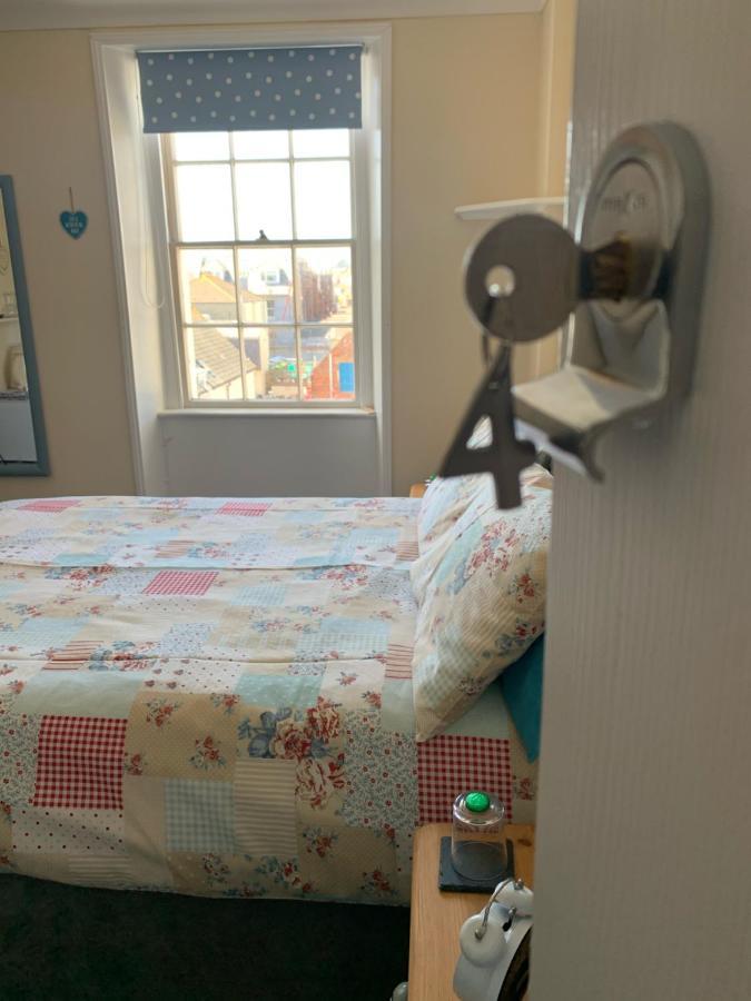 Rear Double Ensuite 2nd Floor,400282341:JPEG