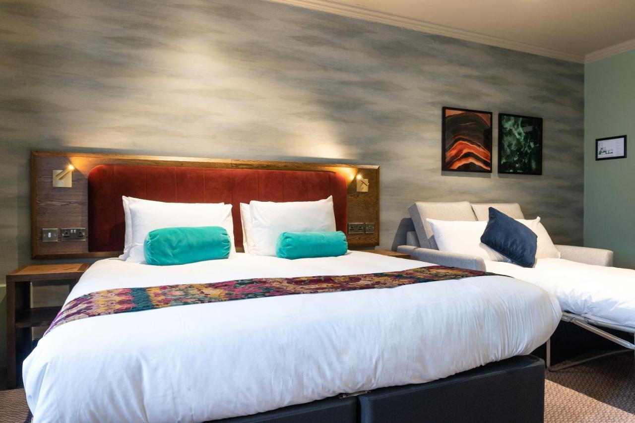 Family Room (2 Adults + 2 Children),1161994773:JPEG