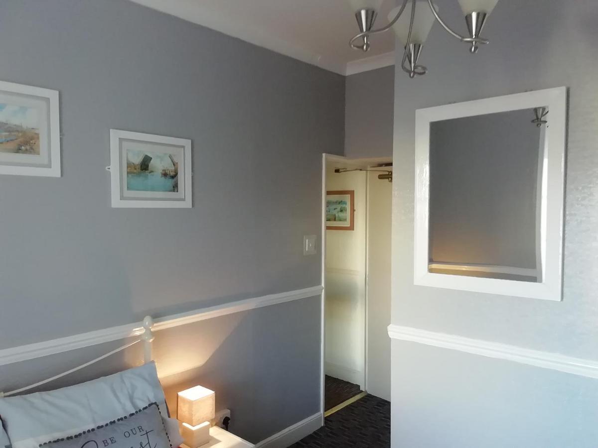 Double Room,1361385983:JPEG