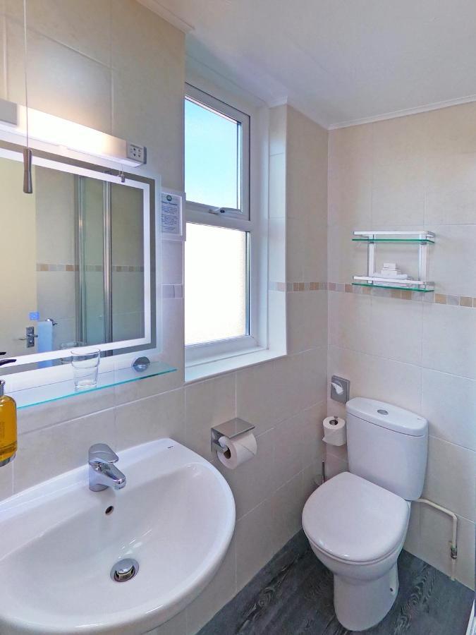 Compact Double Room,1205608750:JPEG