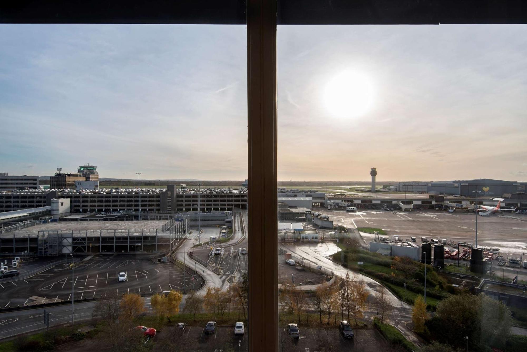 Superior Room Runway View,1208694334:JPEG