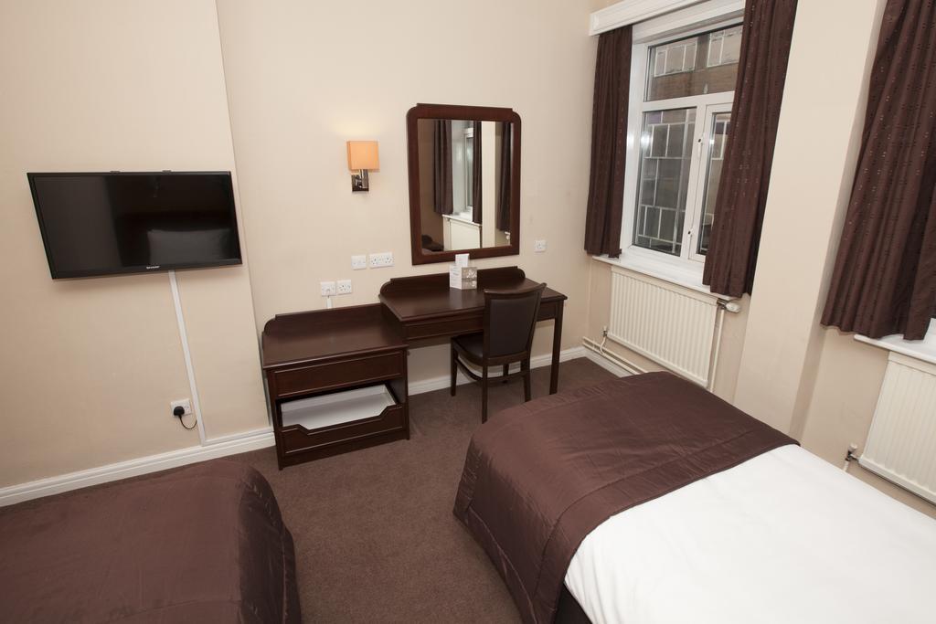Single Room with Private Bathroom,679661388:JPEG