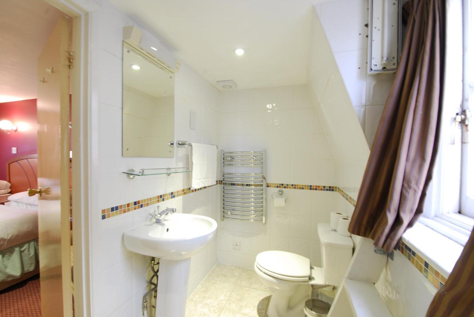 Twin Room,1602326354:JPEG