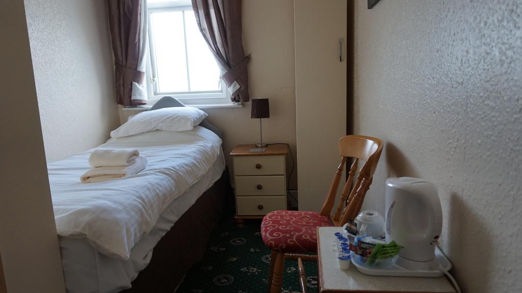 Single Room,633082236:JPEG