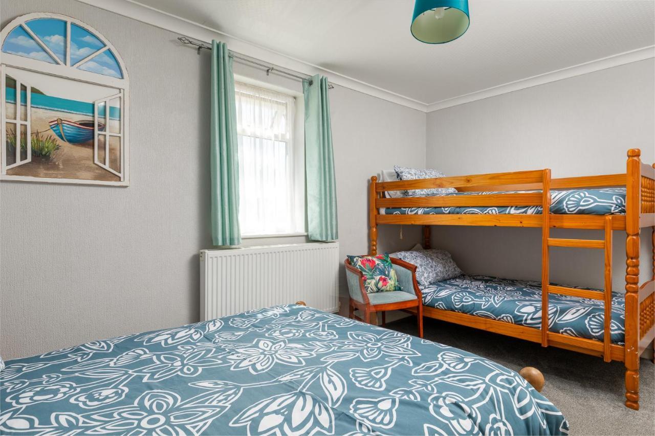 Family Room (2 Adults + 2 Children),1246822429:JPEG