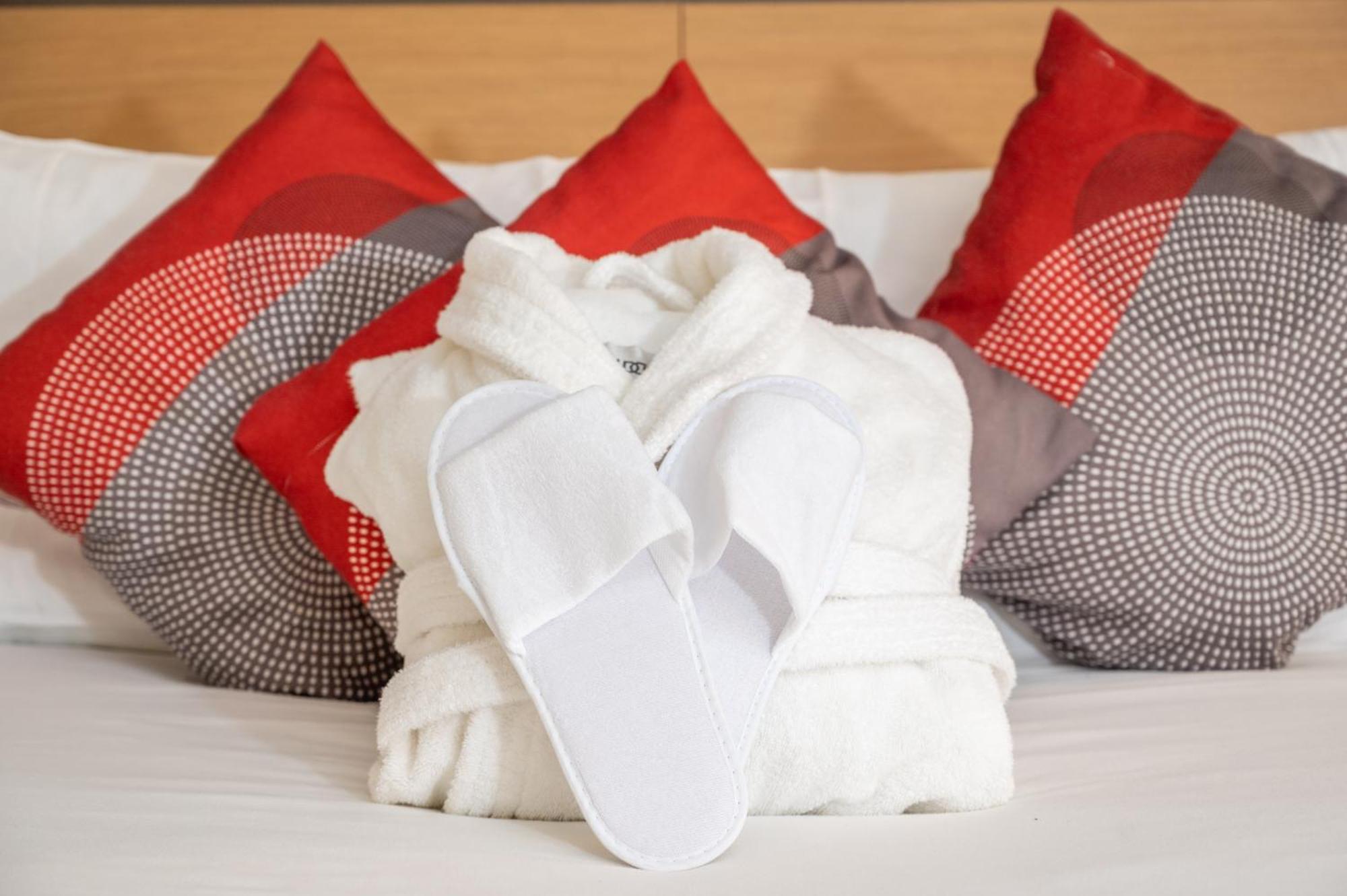 Executive Queen Room With Sofa Bed,1371472868:JPEG