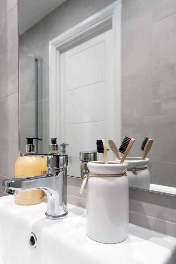 Twin Room,1651264917:JPEG