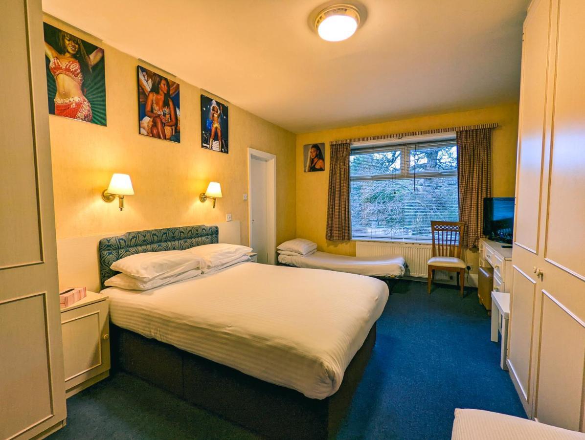 Family Room,1589542241:JPEG
