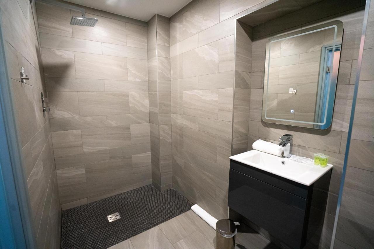 Double Room,1555157326:JPEG