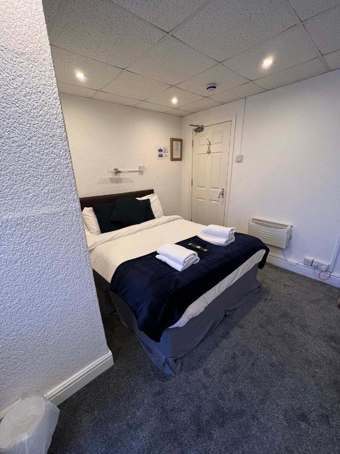 Family room with 1 double and 1 single bed