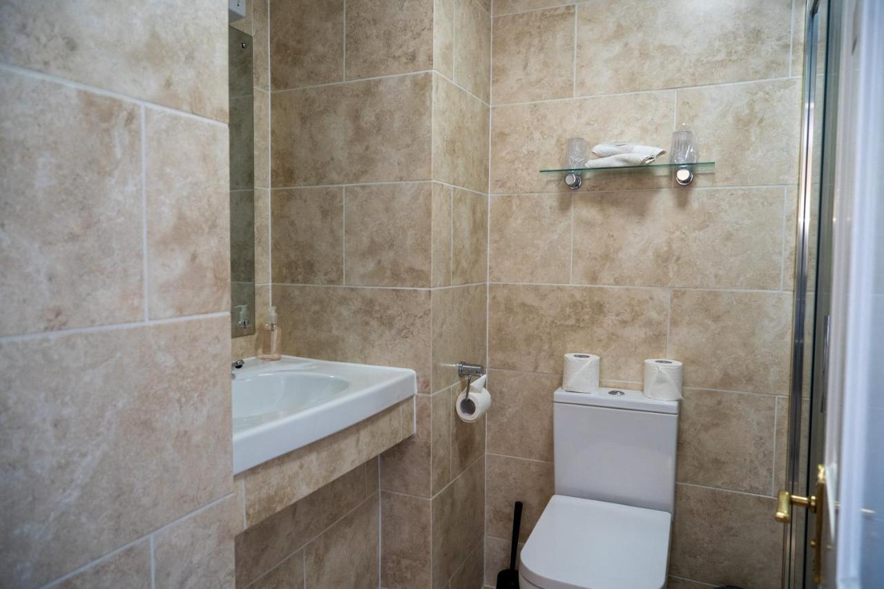 Twin Room,1616897474:JPEG