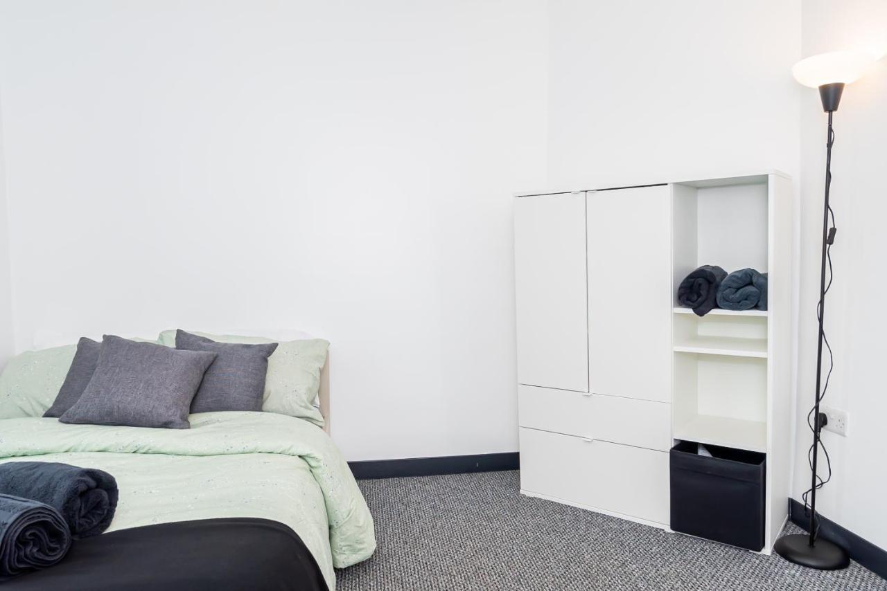 Standard Twin Room with Shared Bathroom,1355282438:JPEG