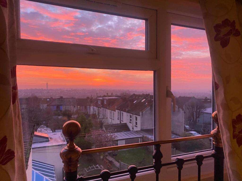 Small Single Room,1758376134:JPEG