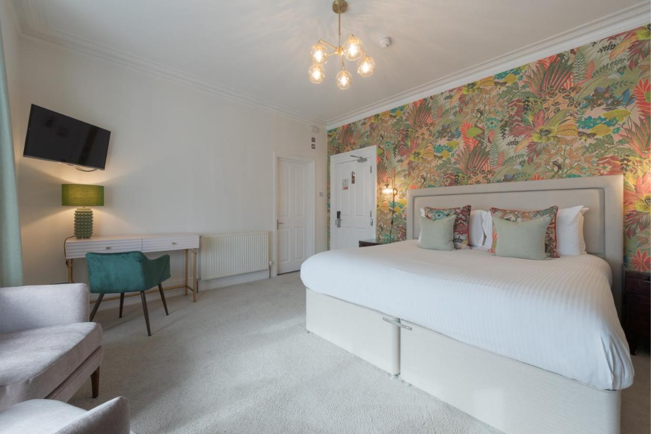 Superior Superking Room with Bath and Shower