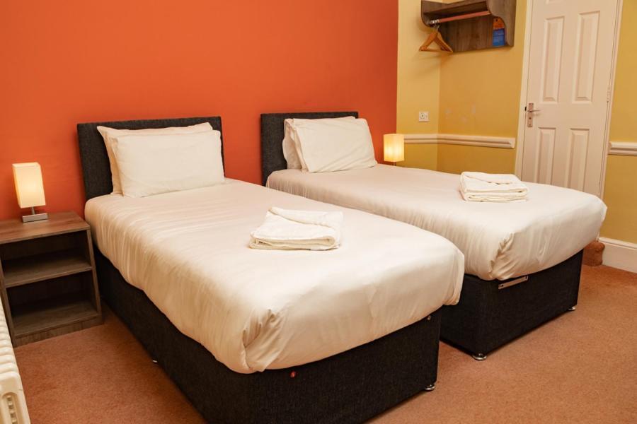 Twin Room with Private Bathroom