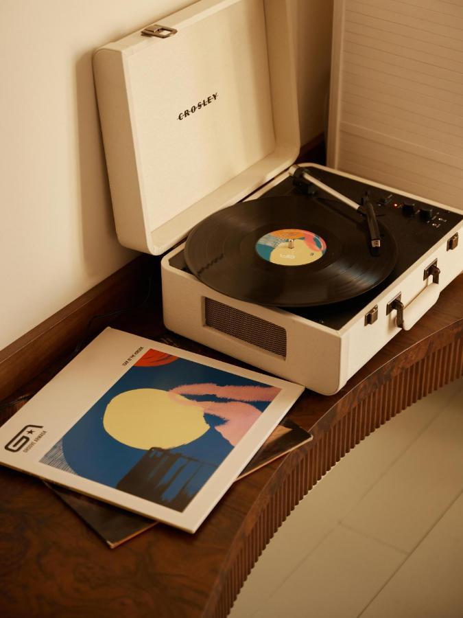 Suite,1585609815:JPEG