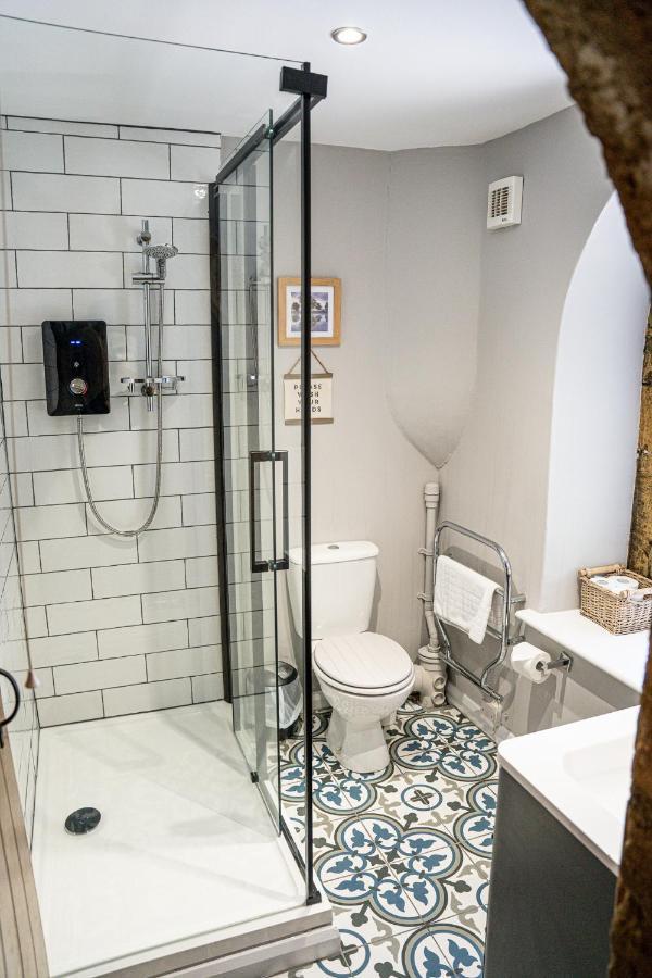 Triple Room Shower,1418662878:JPEG