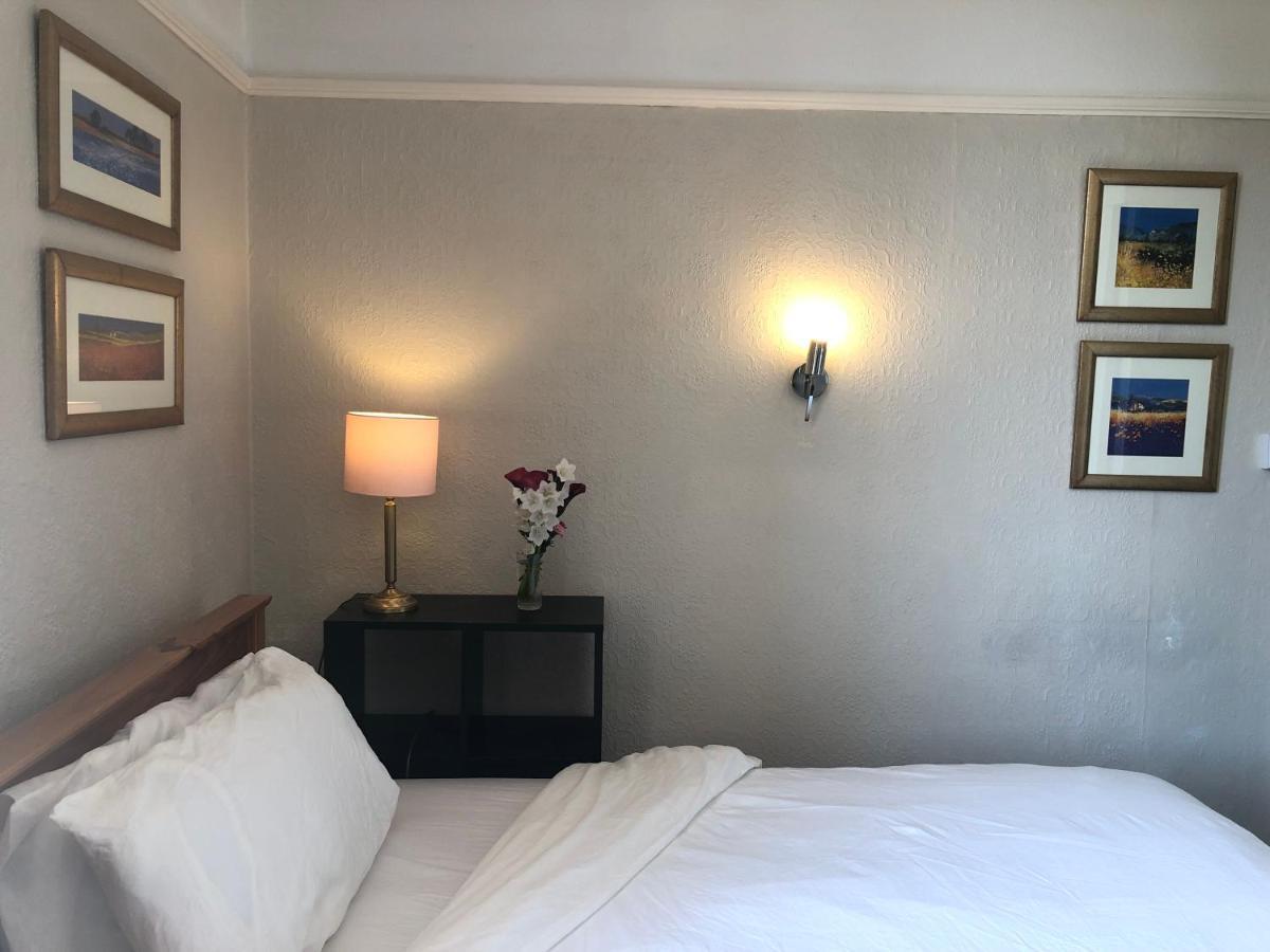 Large Single Room,1419107514:JPEG