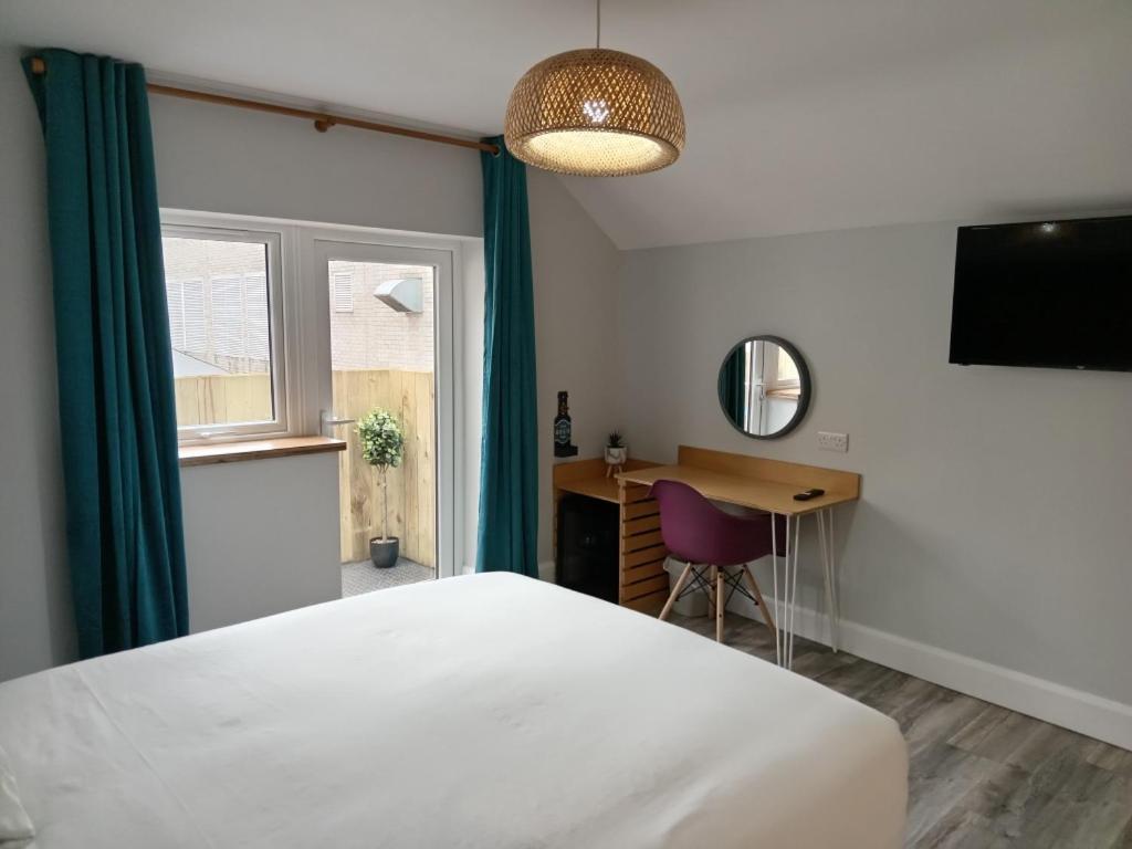 Deluxe Double Room with Balcony,1466456735:JPEG