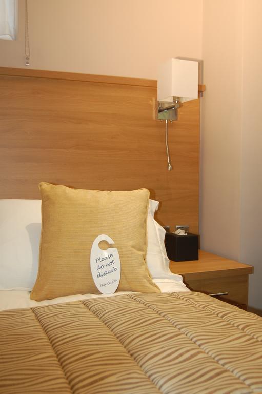 Deluxe Queen Suite