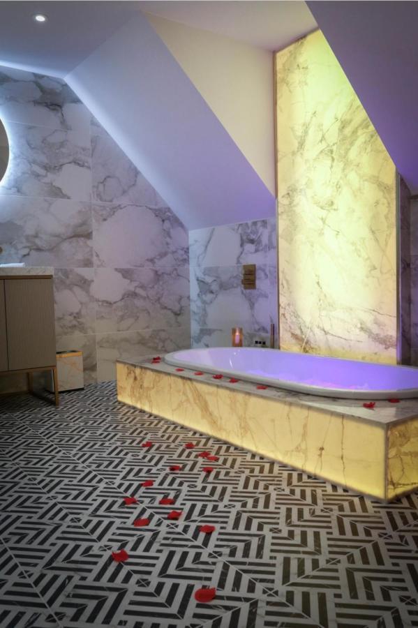 Chief Chambers Suite with Spa Bath