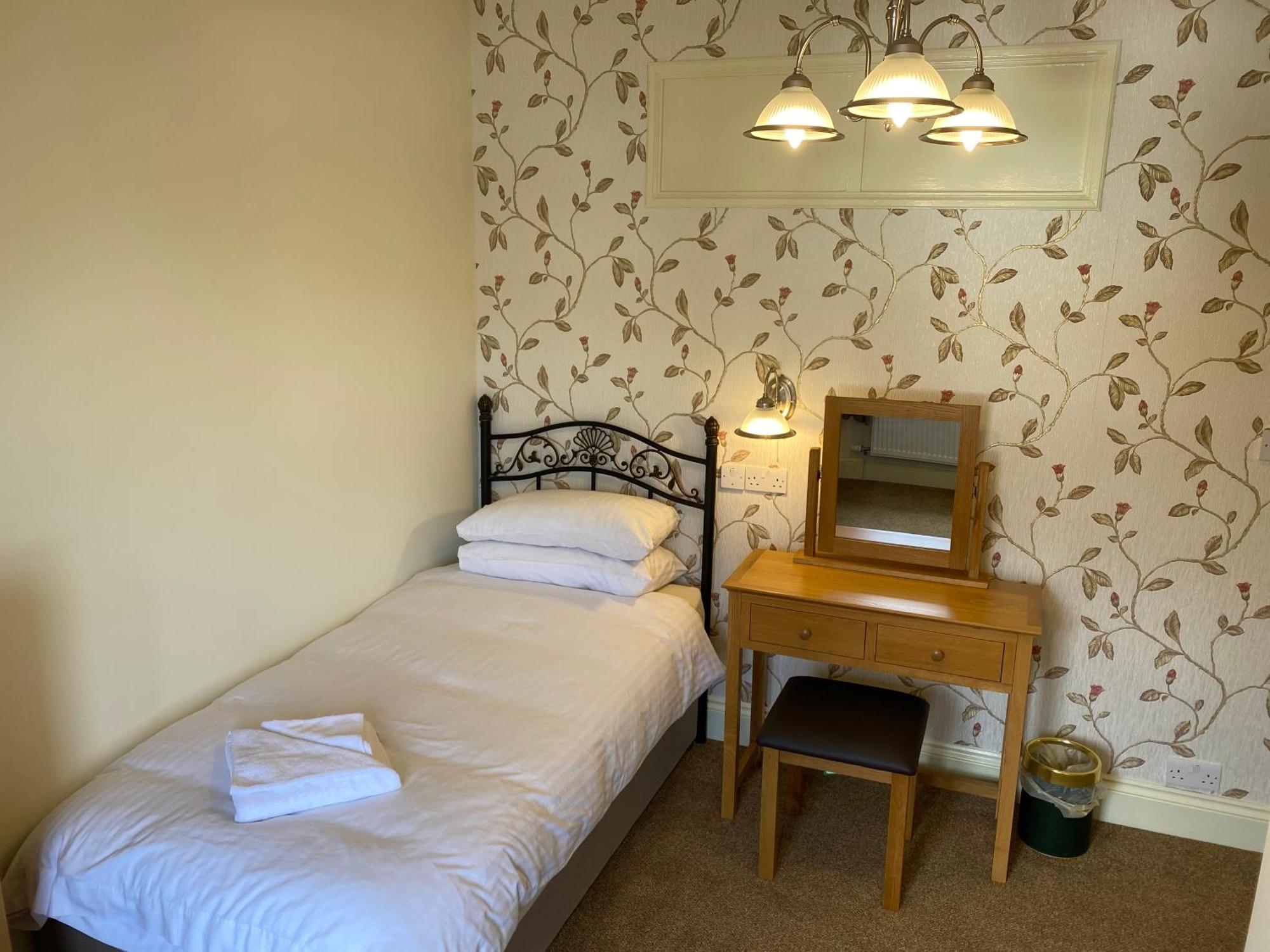 Single Room with Mountain View