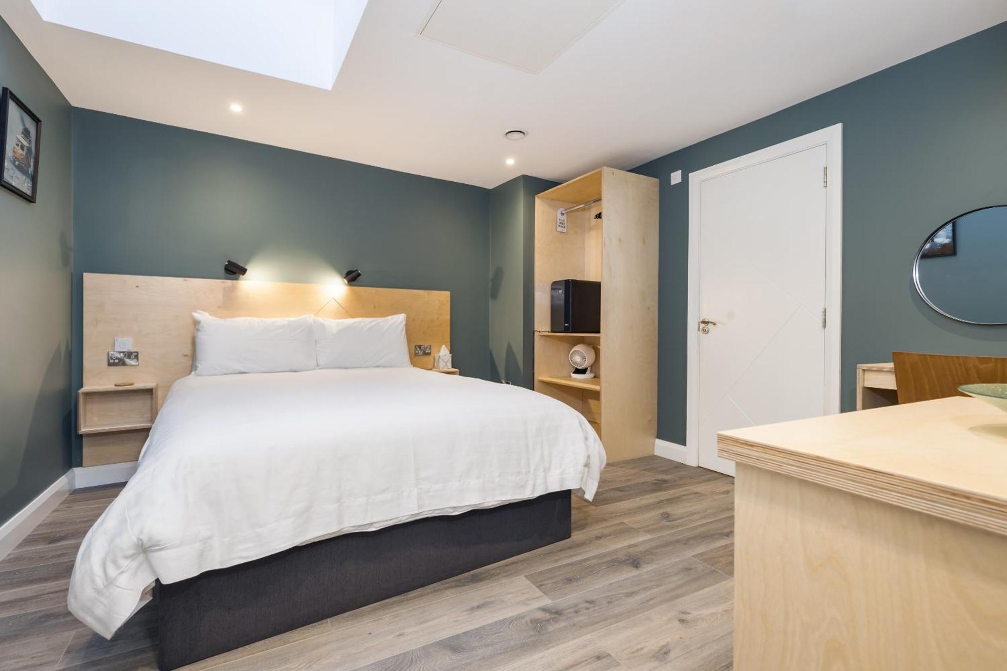 Deluxe King Room,1517956678:JPEG