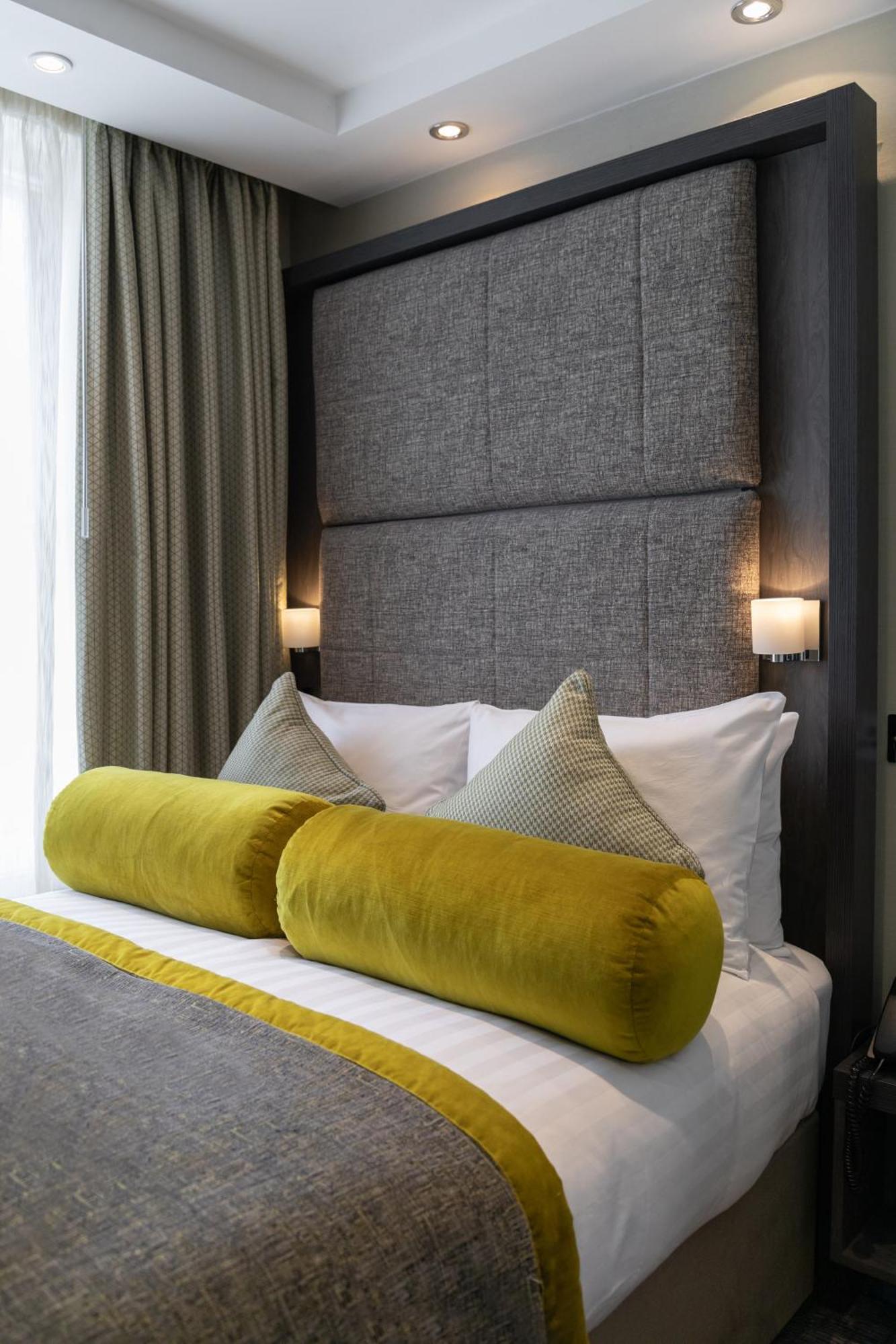 Deluxe Family Room,1516339027:JPEG