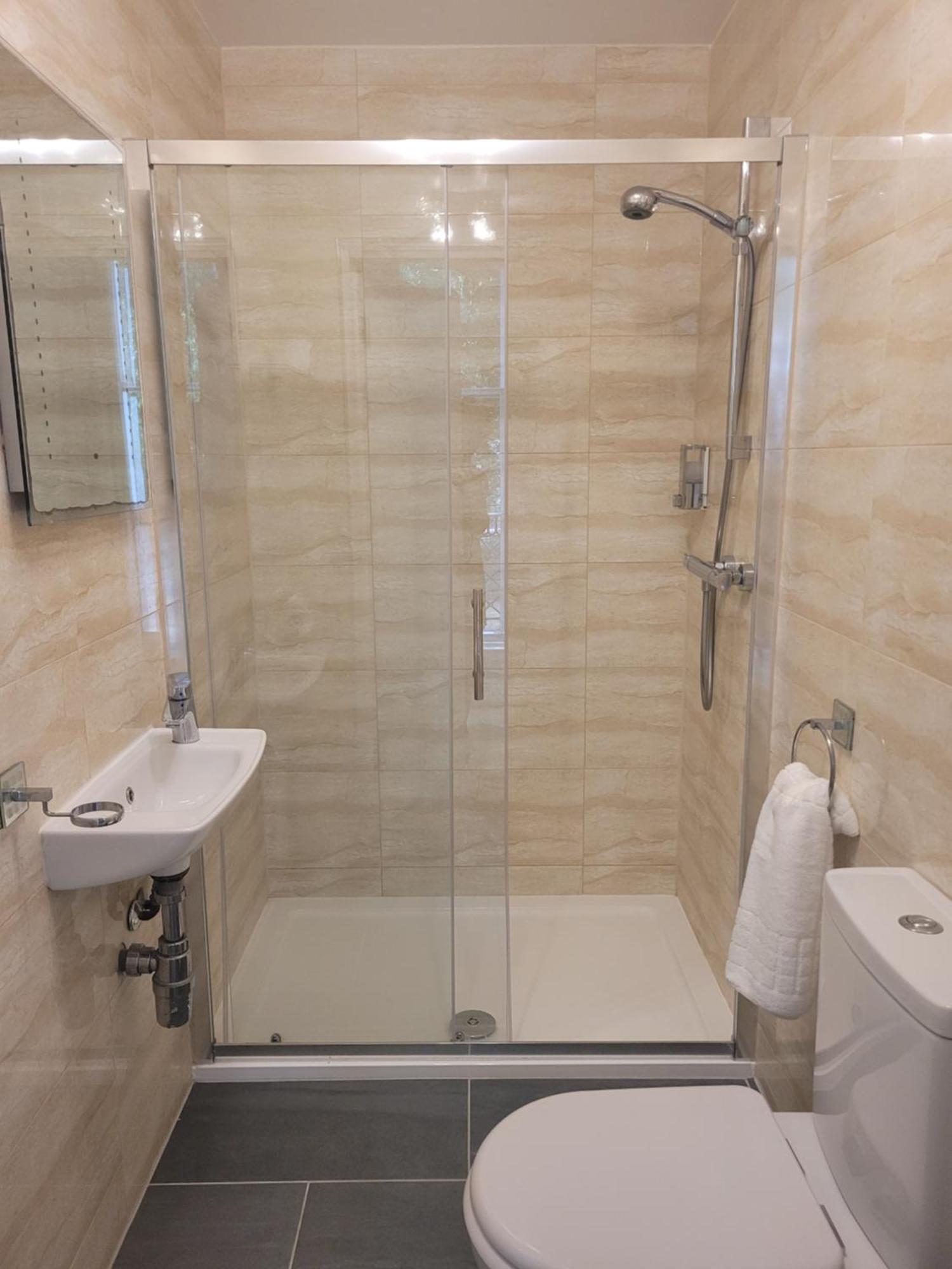 Single Room - En Suite,1590334829:JPEG