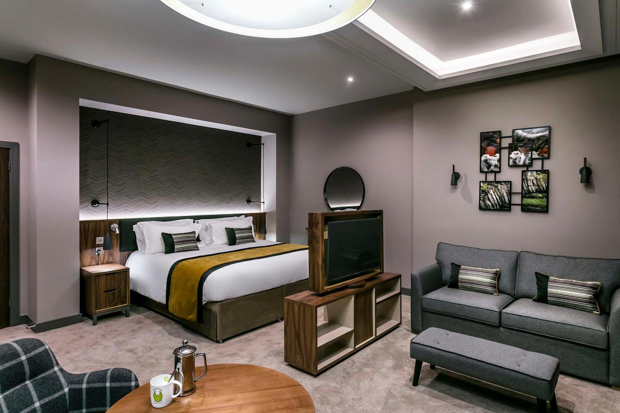 King Suite with Garden View