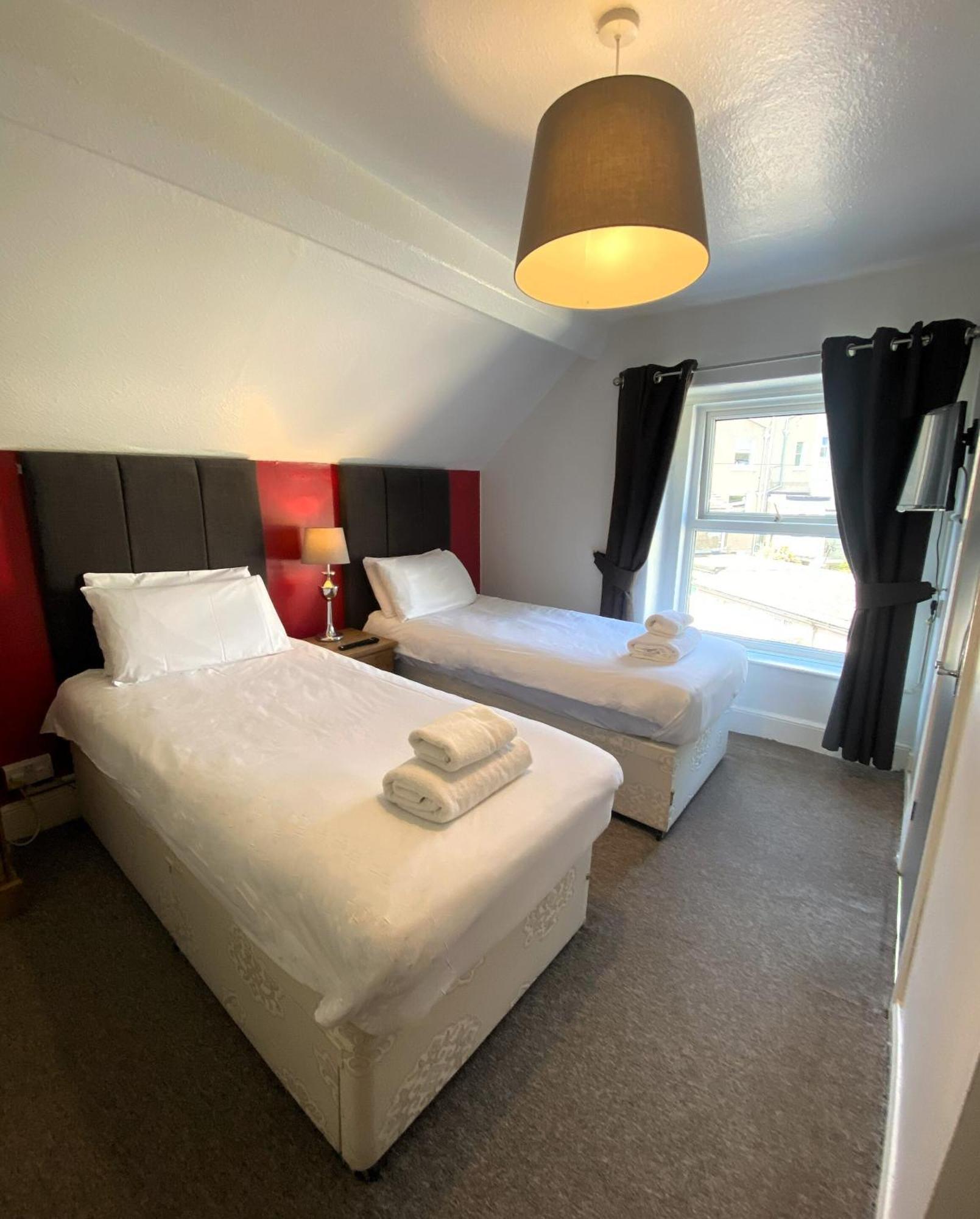 Twin Room with Private Bathroom