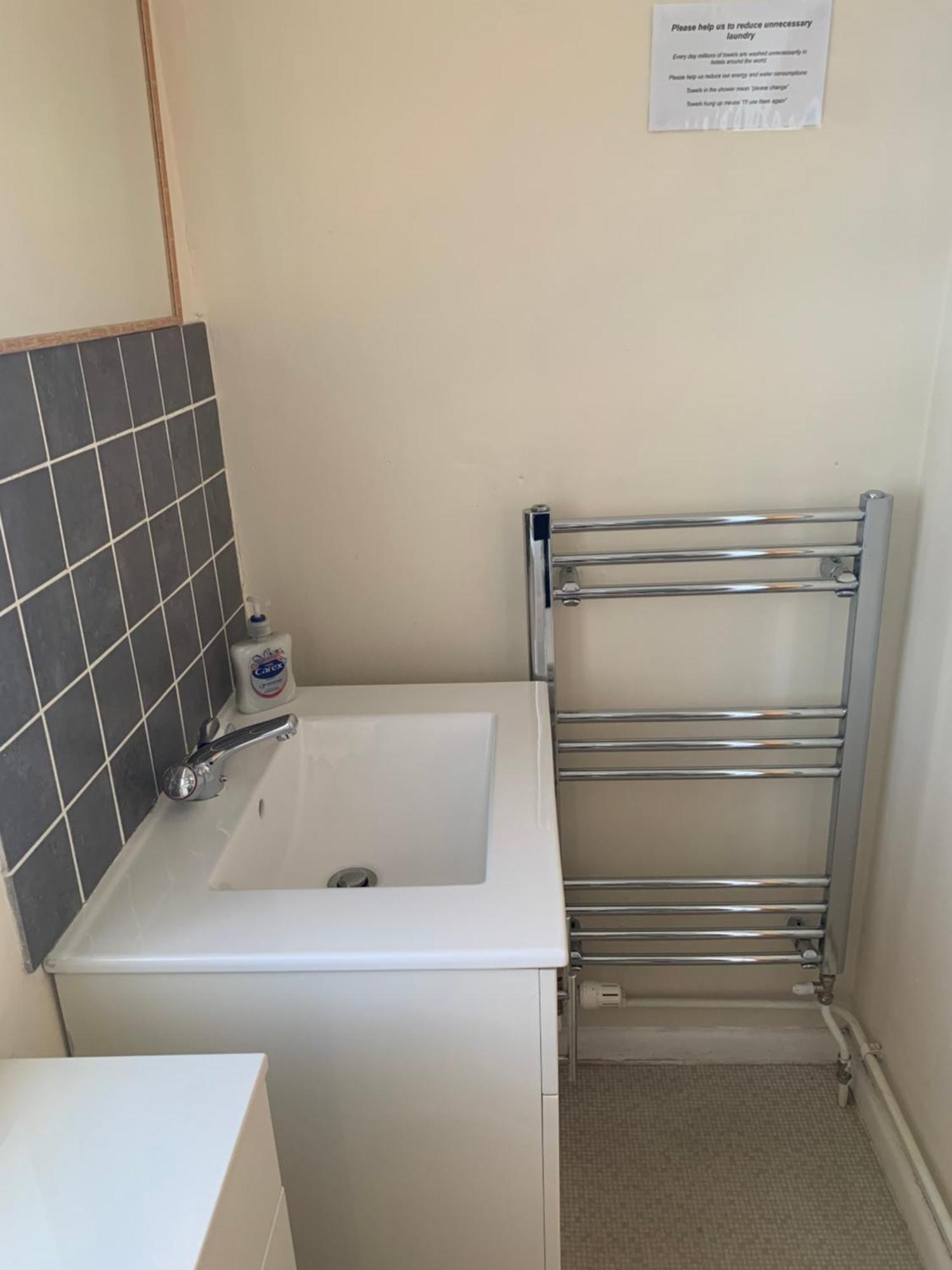 Twin Room,1525252237:JPEG