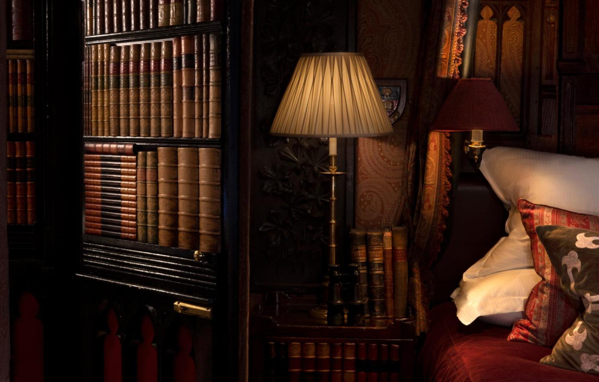 Deluxe Suite Library,1765884463:JPEG
