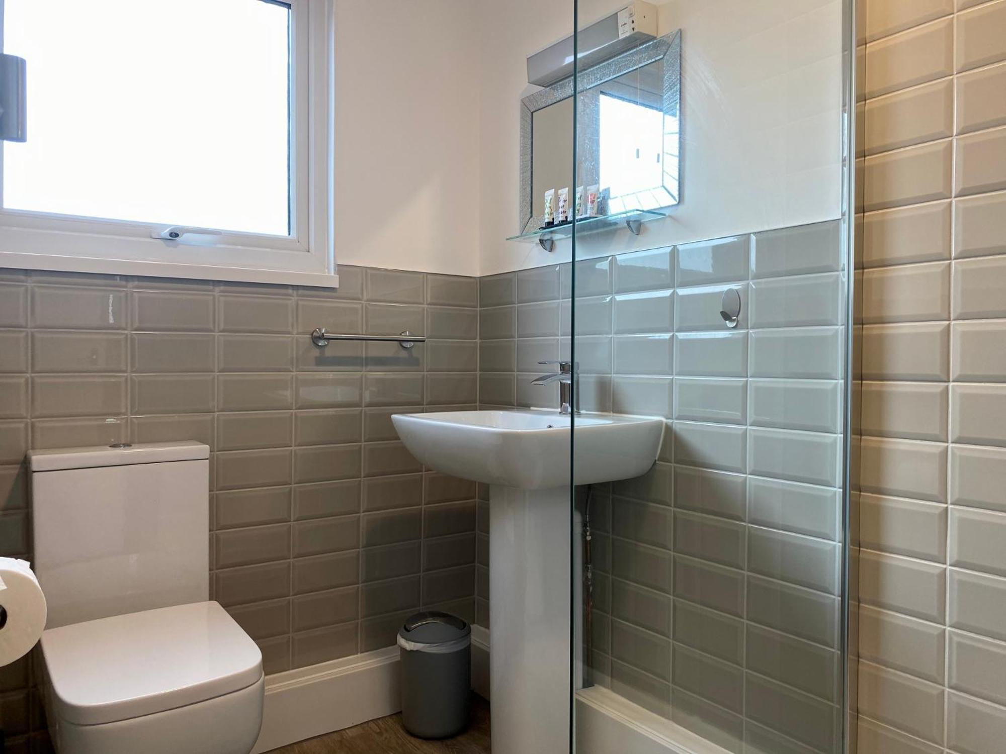 Double Room,1546506895:JPEG