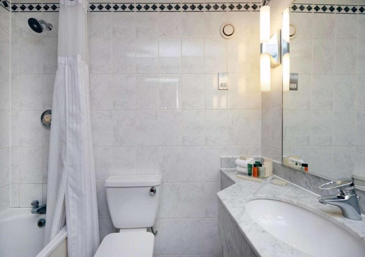 Twin Room,1550279716:JPEG