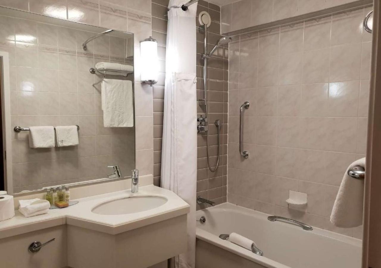 Junior Suite Hilton Guest Room,1550280367:JPEG