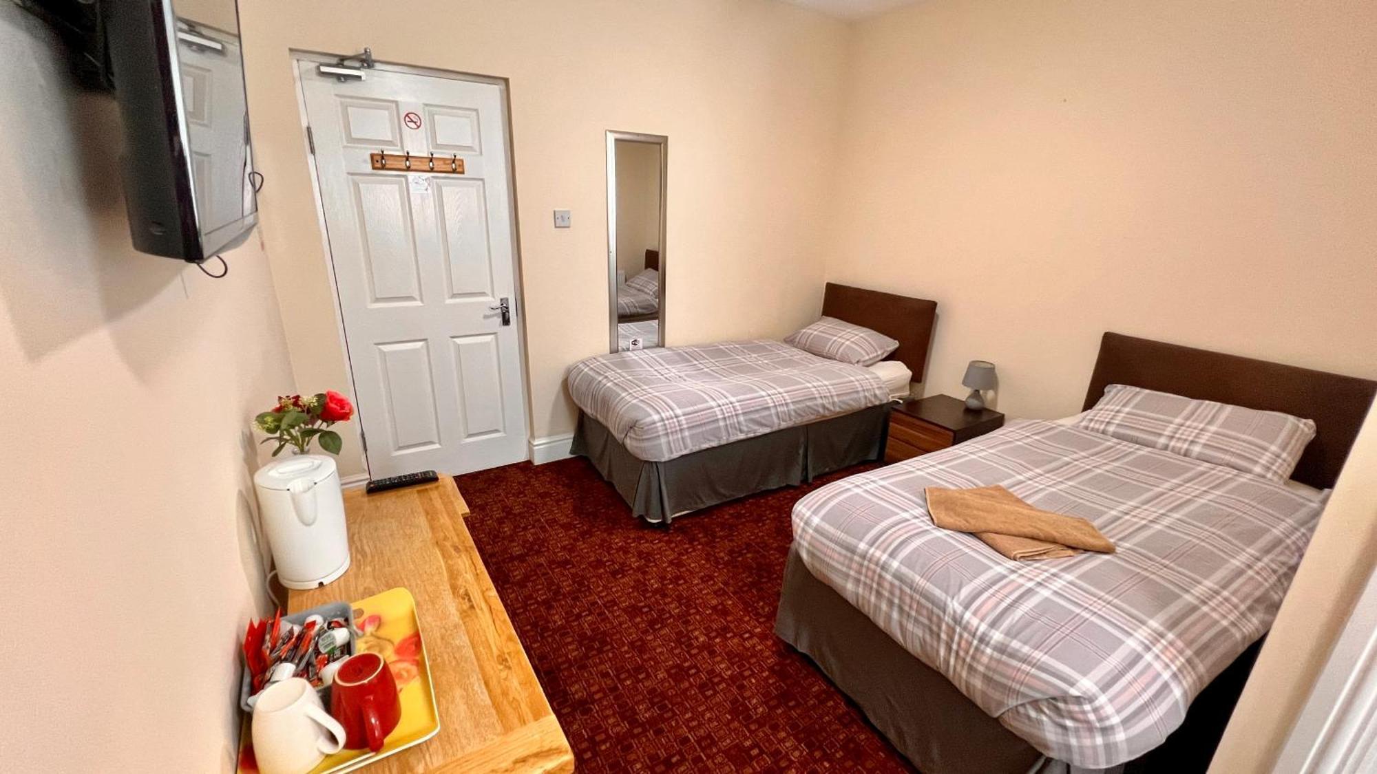 Twin Room with Shower
