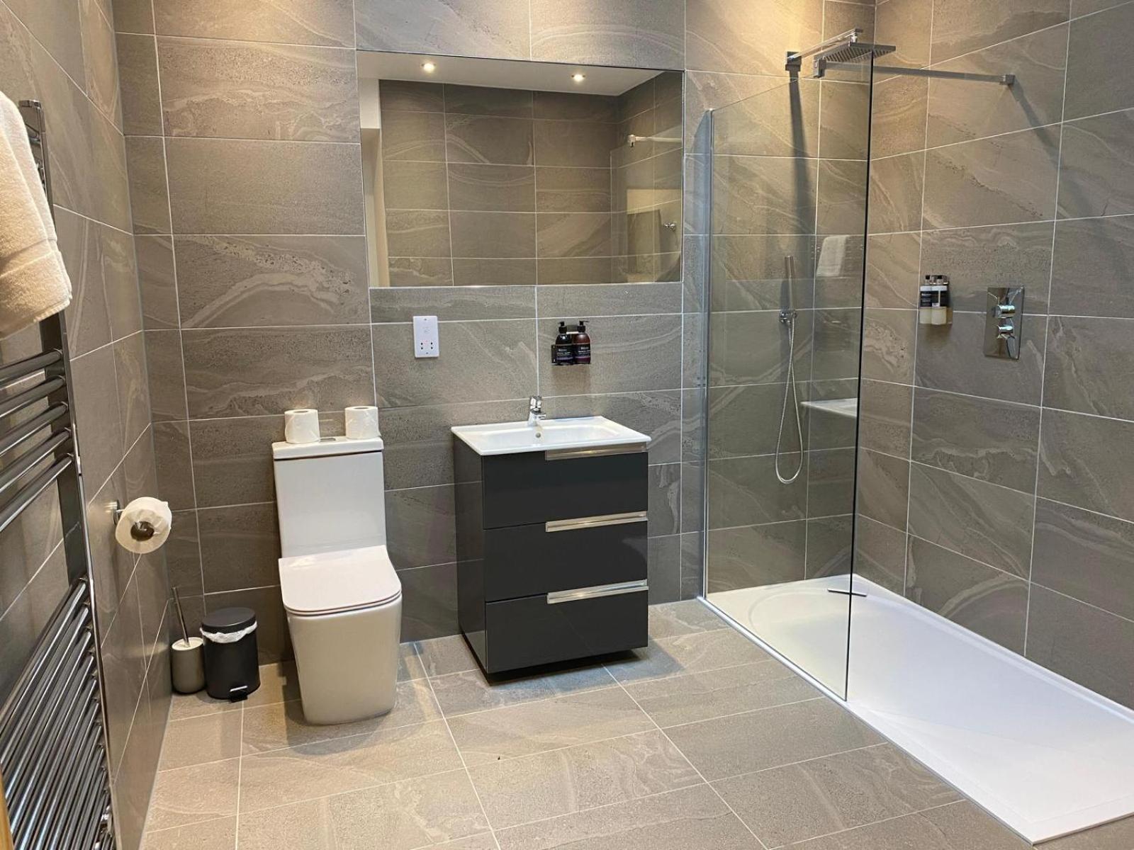 One-Bedroom Apartment,1553648236:JPEG