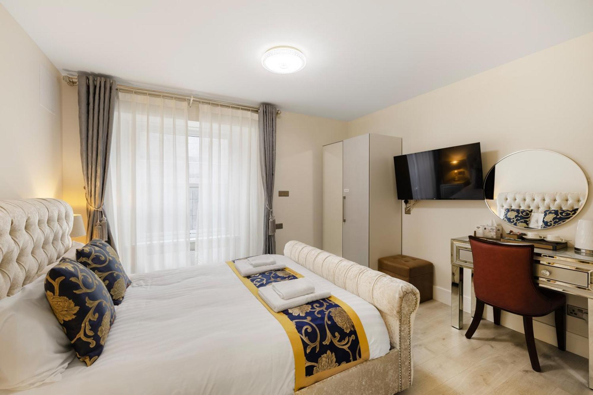 Deluxe King Room
